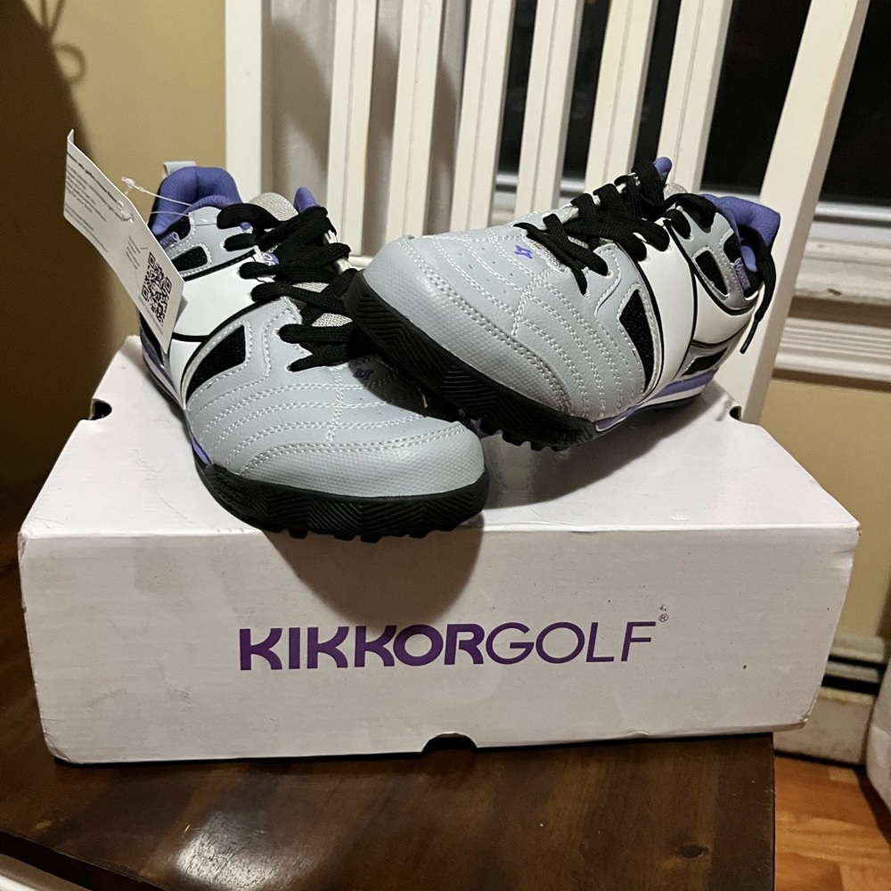 Woman’s Golf Shoes Sz8